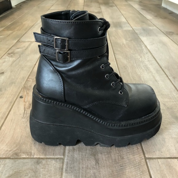 DEMONIA GOTH PLATFORM BOOTS - Picture 3 of 3